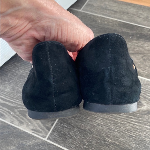 The Pointed Flat with Chain in Black - Picture 5 of 9